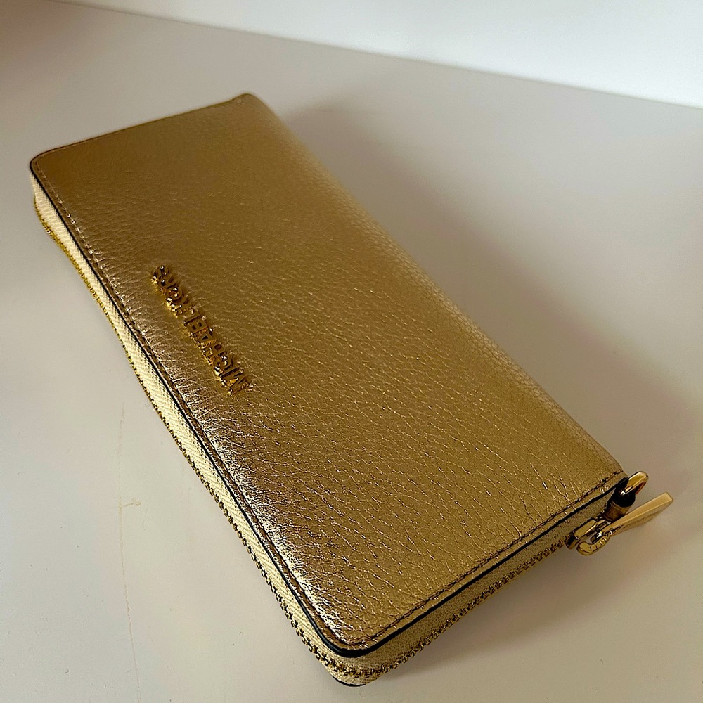 Michael Kors zip wallet